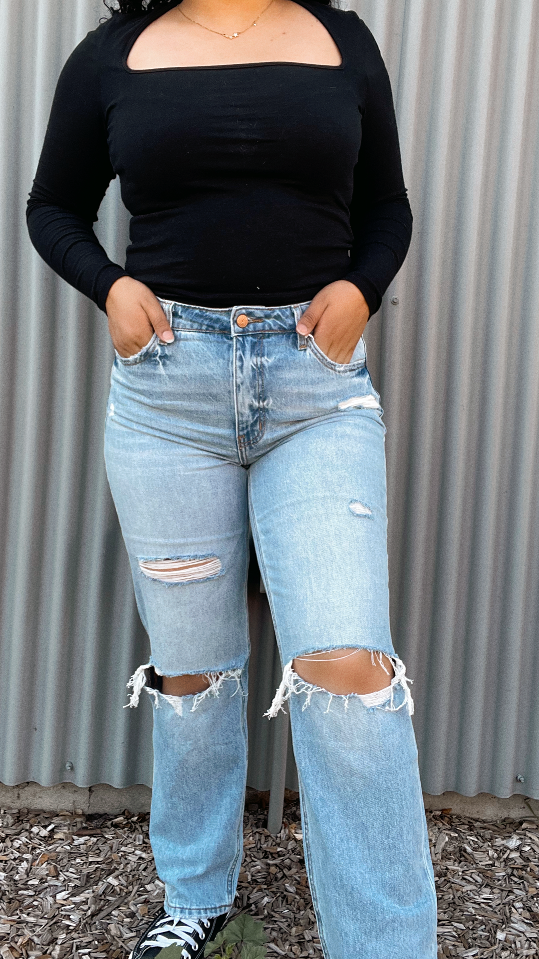 HIGH RISE DISTRESSED STRAIGHT