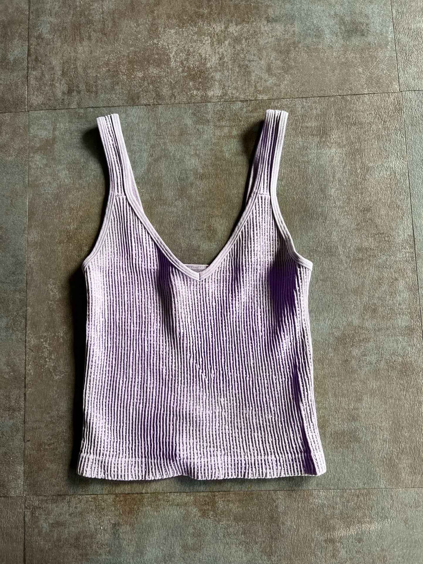 V-neck Washed Tank (Lilac)